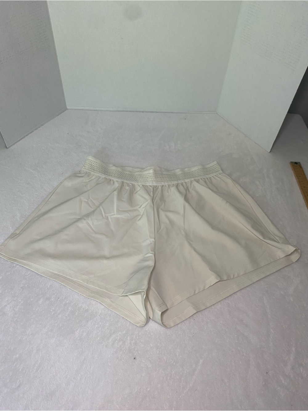 Women’s Cream Colour Beverly Hills Polo Club Lightweight Casual Shorts Sz XL